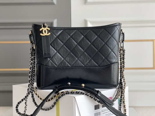 Używana torebka na ramię Chanel Gabrielle Hobo ze skóry cielęcej