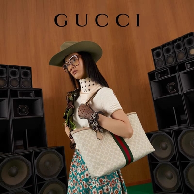 Regulowana, markowa torba na ramię średnia Gucci Ophidia Tote biała dla kobiet