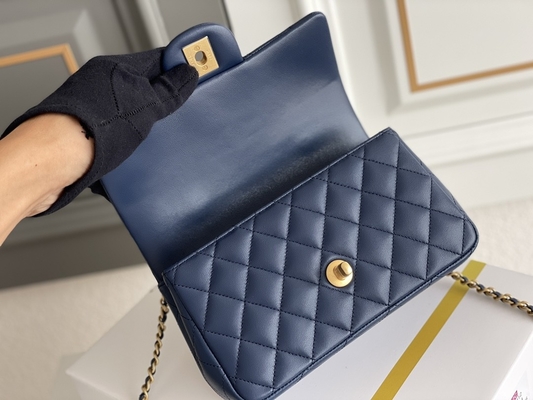 Caviar Chanel Mini prostokątny kawior 2020 Ziarnista skóra jagnięca i metal w tonacji złotej
