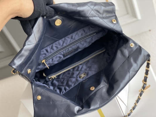 22S Granatowa torebka Chanel 22 „Trash Bag” Mała torebka ODM