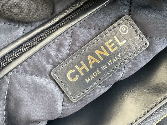 22S Granatowa torebka Chanel 22 „Trash Bag” Mała torebka ODM