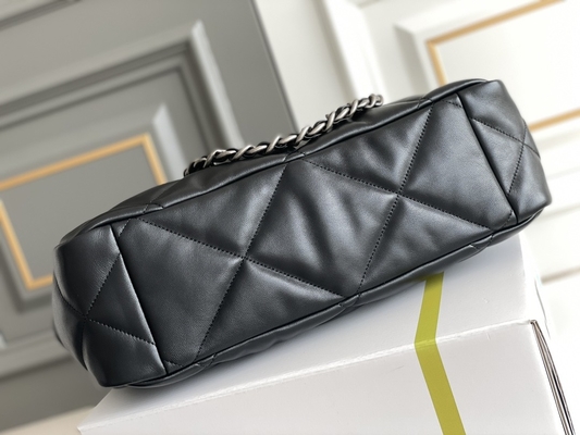 Nieformalna torba Chanel z jagnięcej skóry, klasyczna torba z jagnięcej skóry. Zwykły, imprezowy styl biurowy