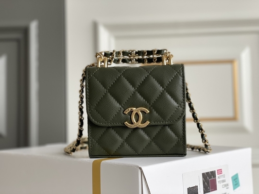 Klasyczna złota dwukierunkowa torba Chanel ze skóry licowej Double C AP3020