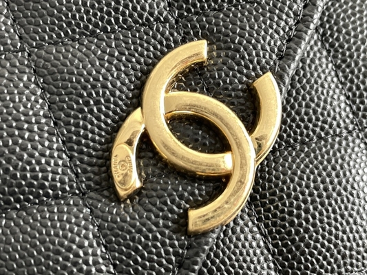Klasyczna złota dwukierunkowa torba Chanel ze skóry licowej Double C AP3020