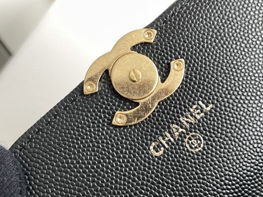 Klasyczna złota dwukierunkowa torba Chanel ze skóry licowej Double C AP3020
