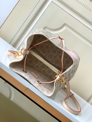 Biało-różowa płócienna torba kurierska Damier Azur LV z logo NéONoé MM Bucket Bag