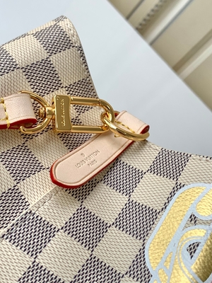 Biało-różowa płócienna torba kurierska Damier Azur LV z logo NéONoé MM Bucket Bag
