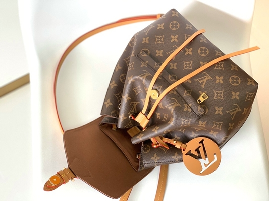 Odpinany plecak ze skóry cielęcej z monogramem Shadow LV Montsouris PM