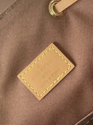 Odpinany plecak ze skóry cielęcej z monogramem Shadow LV Montsouris PM