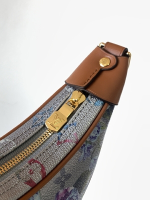 Mini torba na ramię pod pachami z logo Louis Vuitton Loop Hobo Bag 2022
