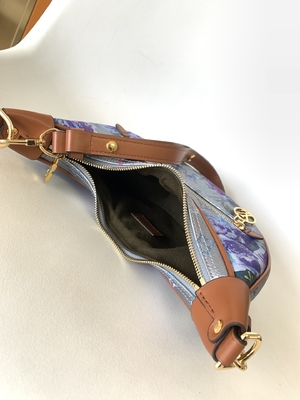 Mini torba na ramię pod pachami z logo Louis Vuitton Loop Hobo Bag 2022