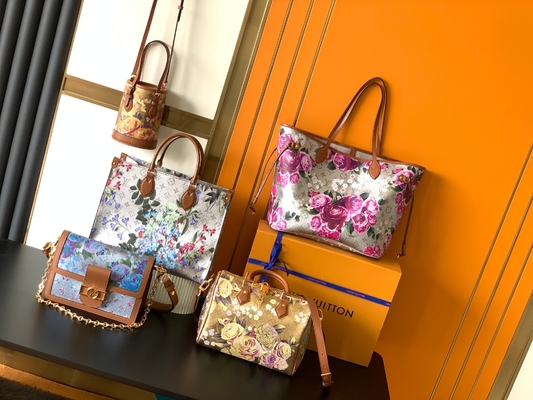 Mini torba na ramię pod pachami z logo Louis Vuitton Loop Hobo Bag 2022