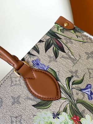 Mini torba na ramię OnTheGo MM Markowa M81724 Płótno powlekane srebrem w kwiatowy wzór