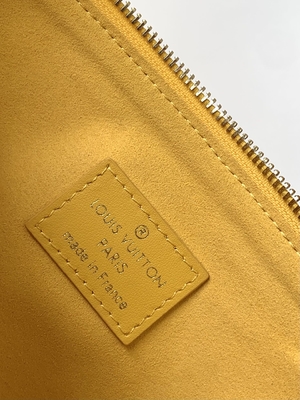 Niestandardowe markowe torby z wytłoczonym monogramem słonecznika Coussin PM Louis Vuitton Puffy Lambskin
