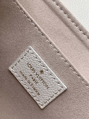 Ulubiona kremowa mini torba na ramię ze skóry LV Rose Trianon Two Monogram Empreinte