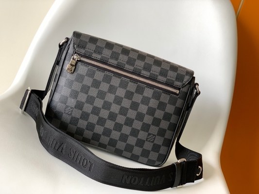 Markowa torba męska Louis Vuitton District PM Damier Messenger Bag grafitowa czerń