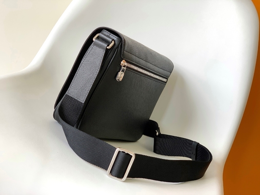Markowa torba męska Louis Vuitton District PM Damier Messenger Bag grafitowa czerń