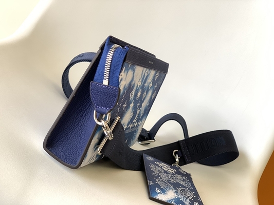 Mały portfel Gaston Louis Vuitton LV Pochette z podwójnym zamkiem do noszenia