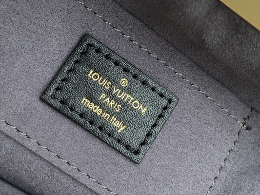 Spersonalizowana kopertówka ze skóry cielęcej z monogramem Louis Vuitton M45571