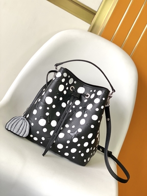 Damska biała czarna torebka NéOnoé MM Louis Vuitton Yayoi Kusama
