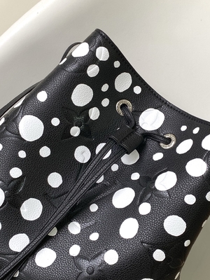 Damska biała czarna torebka NéOnoé MM Louis Vuitton Yayoi Kusama