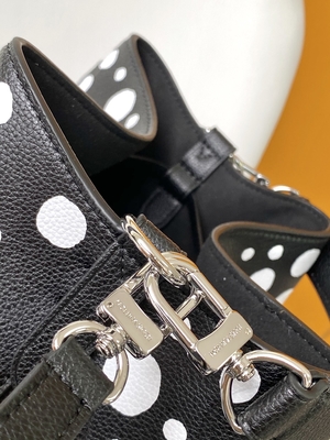 Damska biała czarna torebka NéOnoé MM Louis Vuitton Yayoi Kusama