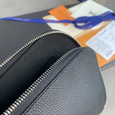 Projektant Louis Vuitton Pochette Jour GM Cuir Taurillon ze skóry w czarnych torebkach Noir
