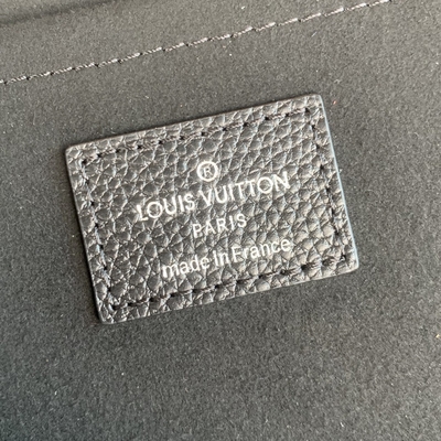Projektant Louis Vuitton Pochette Jour GM Cuir Taurillon ze skóry w czarnych torebkach Noir