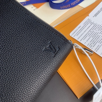 Projektant Louis Vuitton Pochette Jour GM Cuir Taurillon ze skóry w czarnych torebkach Noir
