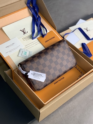 Portfel Mini LV Felicie Pochette z monogramem, podszewka w kolorze fuksji