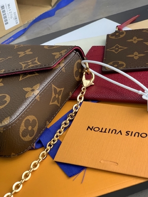 Portfel Mini LV Felicie Pochette z monogramem, podszewka w kolorze fuksji