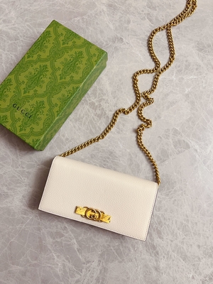 Jasnoróżowe skórzane mini designerskie portmonetki Gucci Python portfel na łańcuszku WOC z blokadą G