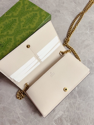 Jasnoróżowe skórzane mini designerskie portmonetki Gucci Python portfel na łańcuszku WOC z blokadą G