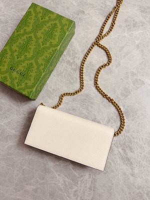 Jasnoróżowe skórzane mini designerskie portmonetki Gucci Python portfel na łańcuszku WOC z blokadą G