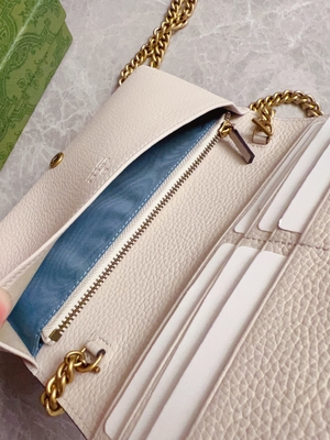Jasnoróżowe skórzane mini designerskie portmonetki Gucci Python portfel na łańcuszku WOC z blokadą G