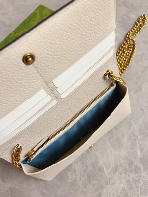 Jasnoróżowe skórzane mini designerskie portmonetki Gucci Python portfel na łańcuszku WOC z blokadą G