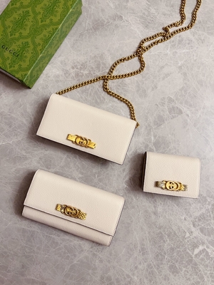 Jasnoróżowe skórzane mini designerskie portmonetki Gucci Python portfel na łańcuszku WOC z blokadą G