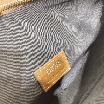 Torba na siodło CD z diamentowym płótnem i gładką skórzaną siodłową kieszenią Dior