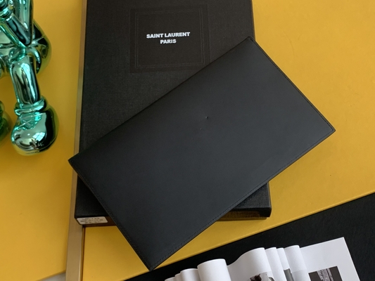 Wytłoczona torebka Saint Laurent Preloved, skórzana kopertówka Uptown Grain De Poudre