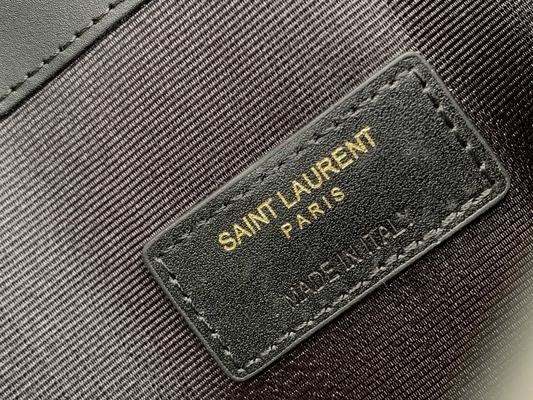 Wytłoczona torebka Saint Laurent Preloved, skórzana kopertówka Uptown Grain De Poudre