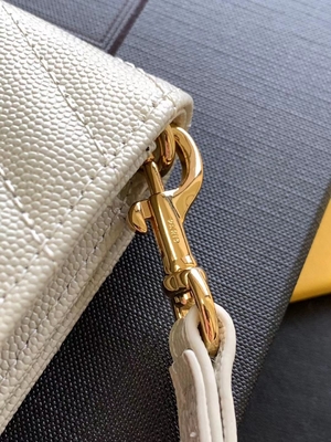 Pikowana skórzana kopertówka Caviar YSL z monogramem