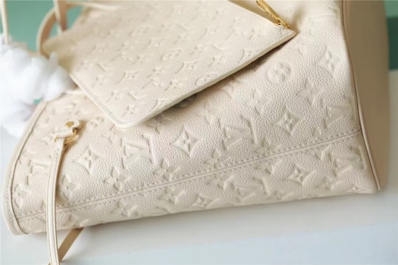Markowa torebka damska Neverfull MM Monogram Empreinte z kwiatową intarsją