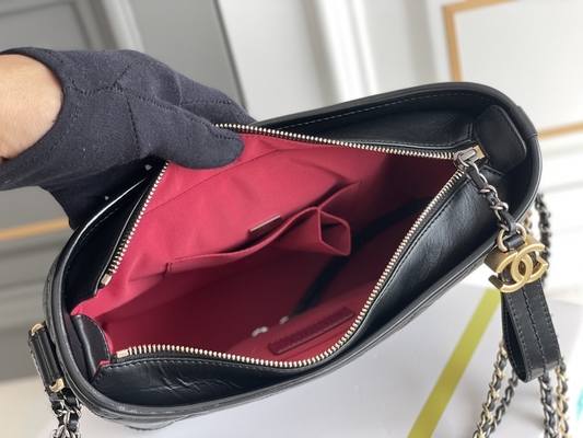 Używana torebka na ramię Chanel Gabrielle Hobo ze skóry cielęcej