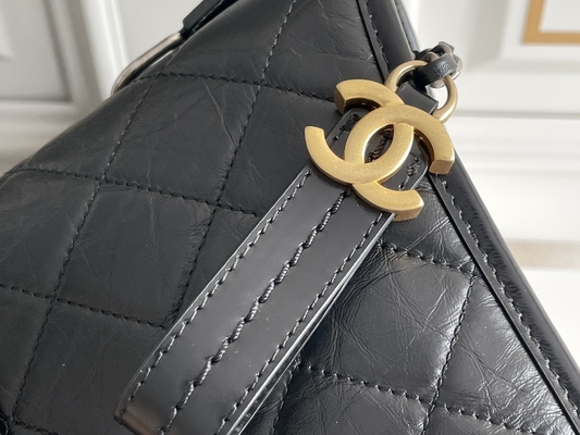 Używana torebka na ramię Chanel Gabrielle Hobo ze skóry cielęcej