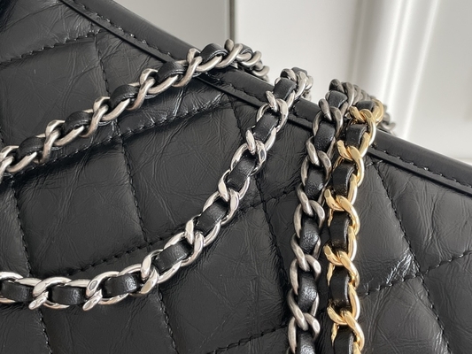 Używana torebka na ramię Chanel Gabrielle Hobo ze skóry cielęcej