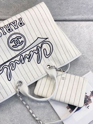 Torba materiałowa Chanel Deauville 30 cm 23 P Biała ecru w czarne paski