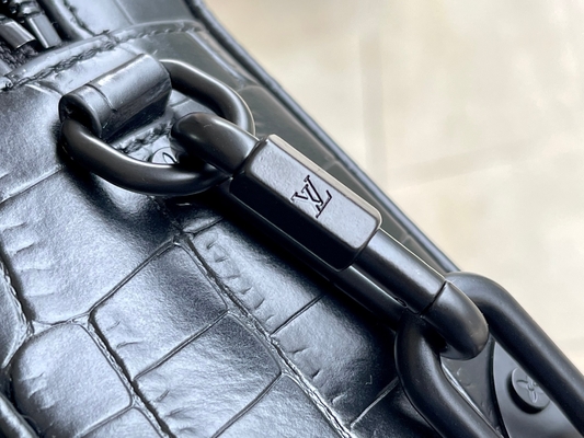 Crocodilien Matte Black Louis Vuitton LV Soft Trunk Mini mała lakierowana skóra