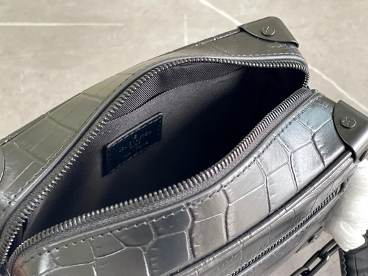 Crocodilien Matte Black Louis Vuitton LV Soft Trunk Mini mała lakierowana skóra