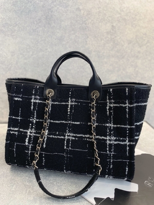 Chanel 2022 Niestandardowe markowe torby Sotheby's Tweedowa torba plażowa FW Rainbow Tote