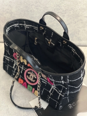 Chanel 2022 Niestandardowe markowe torby Sotheby's Tweedowa torba plażowa FW Rainbow Tote
